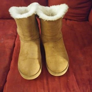 UGG BOOTS